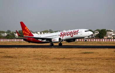 737-800-aircraft-takes-off-73624381.jpg 737-800-aircraft-takes-off-73624381.jpg