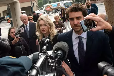 elizabeth-holmes-court-house-2-021125-aaa235c727db4e6dab9396a01bfc7b87.webp elizabeth-holmes-court-house-2-021125-aaa235c727db4e6dab9396a01bfc7b87.webp