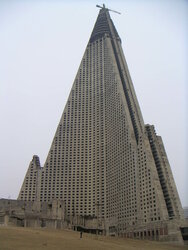 ryugyong-hotel-full[1].jpg
