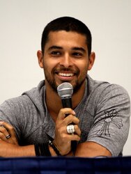 898px-Wilmer_Valderrama_(7492358912).jpg
