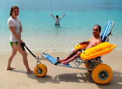 floating-beach-wheelchair-waterwheels-03.jpg