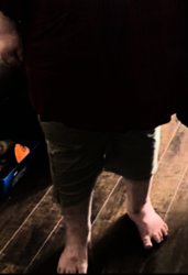 chinnydarkfeet2.png