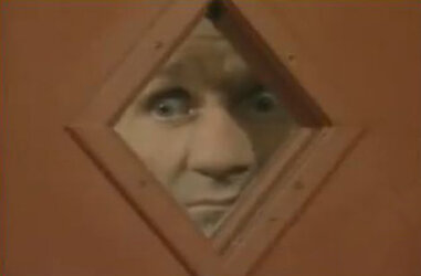 al  bundy peek door wtf.jpg