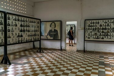 17khmer-genocide1-superJumbo-v2.jpg