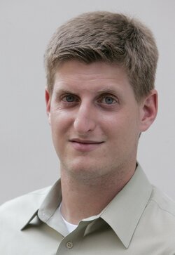 Greg-Bluestein.jpg