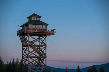 Summit-Prairie-Airbnb-Lookout-Tower-3-712x474.jpg
