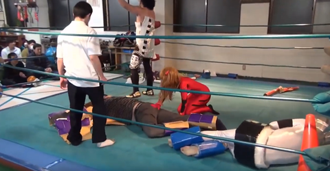 Keekiwrestling.png
