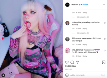 dollskill-girlbrushyourtongue.png