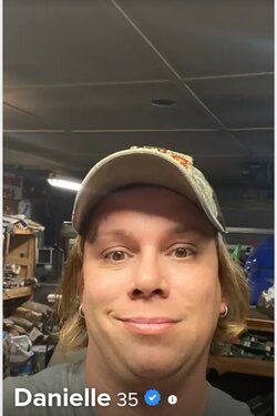 Screenshot_20210213-155000_Tinder.jpg