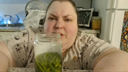Screenshotter--YouTube-WhosUpBeezing-45’54”.jpg