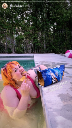 tesspeesinthepool5.png