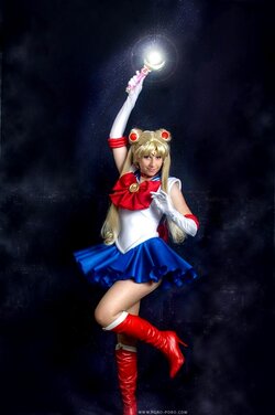 sailor moon cosplayer.jpg