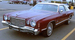 800px-'75_Dodge_Charger_(Les_chauds_vendredis_'11).JPG