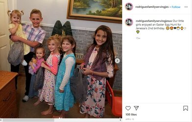 sofia4yojanessa2yo.jpg