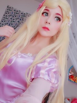 lori as zerotwo as rapunzel.jpeg