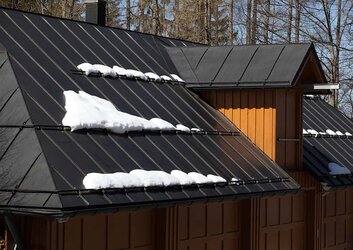 snow-on-metal-roof-1.jpg