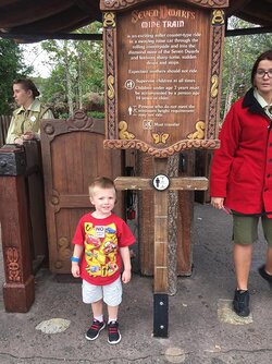 xdisney-world-height-requirements-ethan-kim.jpg.pagespeed.ic.F8y_Ru_HEc.jpg