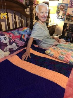 900px-Barb's_blankets_ebay_listings_photos_01.jpeg