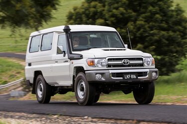 toyota-landcruiser-2016-lc70-48-l9t1.jpg