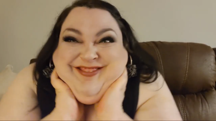 Pizza Mukbang In A Beanie Beeze 31-10 screenshot.png
