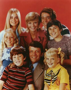 Maureen-McCormick-Florence-Henderson-Barry-Williams-Susan.jpg