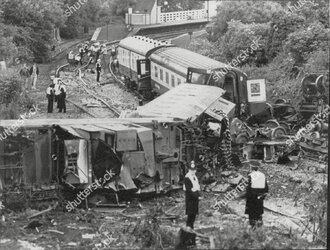 railway-train-crash-in-britain-morpeth-curve-25th-june-1984-the-midnight-express-derailed-at-m...jpg