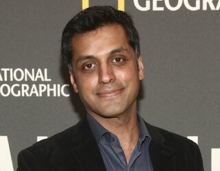 wajahat ali 2.jpg