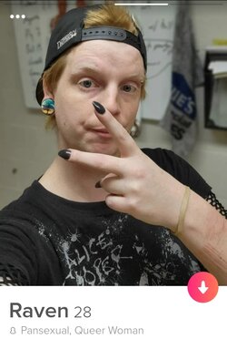 Screenshot_20211115-090338_Tinder.jpg