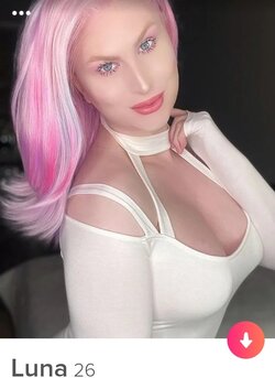 Screenshot_20211124-101147_Tinder.jpg