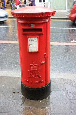 400px-Post_Box,_Omagh,_January_2010.jpeg