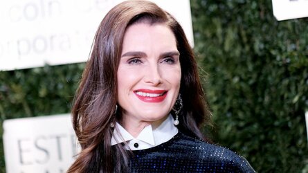 brooke-shields-54-wows-in-bikini-in-nods-to-iconic-80s-role-another-blue-lagoon-scaled.jpeg