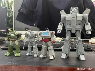 Magic-Square-Toys-Ratchet-Ironhide-Mirage-Hound-Skyfire.jpg