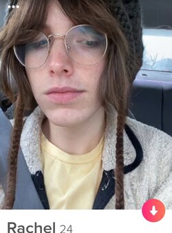 Screenshot_20220110-174645_Tinder.jpg