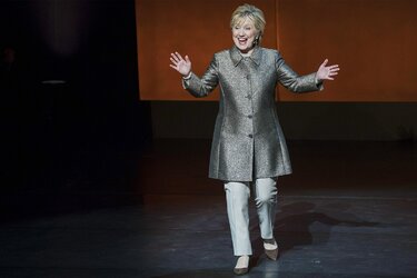 hillary-clinton-trump-gif.jpg
