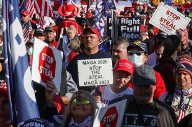 2020-12-12T200134Z_557151360_RC2WLK98M0RQ_RTRMADP_3_USA-ELECTION-TRUMP-PROTEST.jpg