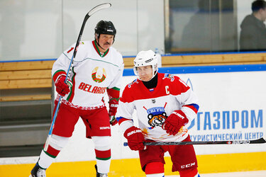 Putin-Hockey (1).jpg
