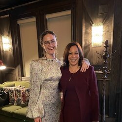 Kamala_Harris_and_Ella_Emhoff_E1cSegEXIAAthfx.jpg