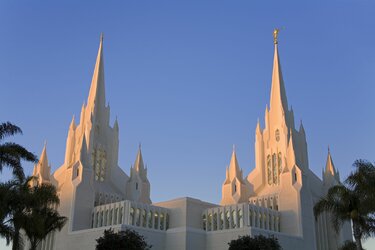 mormontemple-5c80ad48c9e77c0001d19e50.jpg