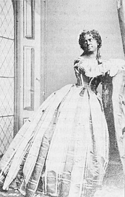 Wench_character_3.jpg Wench_character_3.jpg
