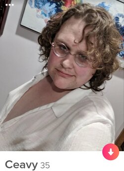 Screenshot_20220504-184752_Tinder.jpg