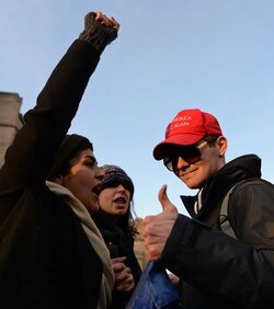 thumbs.jpg thumbs.jpg