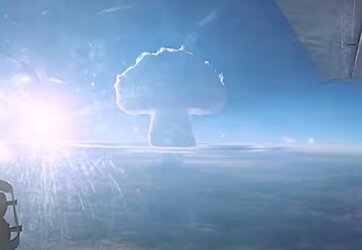 Tsar Bomba mushroom cloud.JPG