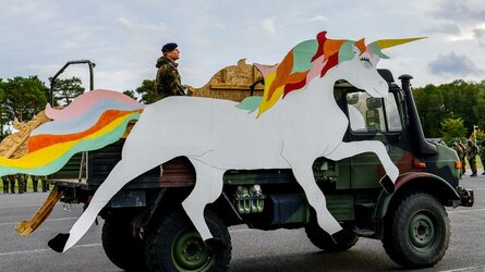 trannyridesunicorn.jpg