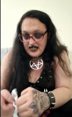chloelive2.jpg
