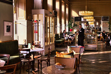 cafe-westend-wien-8ebecdaa-4ba8-46a2-9d7b-d0256953a789.jpg