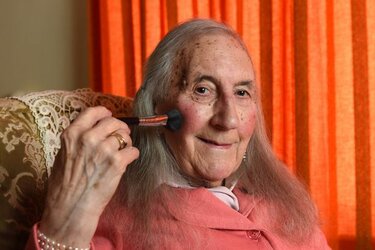 PAY-RETIRED-INDUSTRIAL-SNAPPER-COMES-OUT-AS-TRANS-WOMAN-AND-BEGINS-TAKING-FEMALE-HORMONES-AT-A...jpg