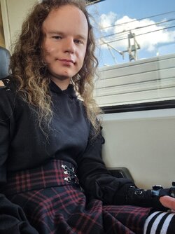 FVEJHfJWAAABkN3.jpeg