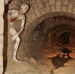 catacombs statue.jpg