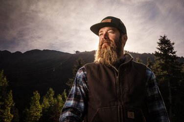 dramatic-hero-portrait-outdoor-lighting-01-800x533.jpg