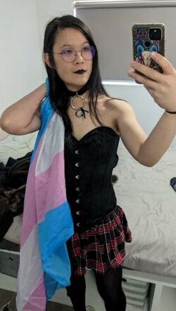 do you jack off to hot topic or dolls kill models lol.jpg